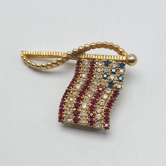 Vintage Rhinestone American Flag Brooch Pin Gold-Tone Patriotic July 4th Jewelry - Picture 2 of 5